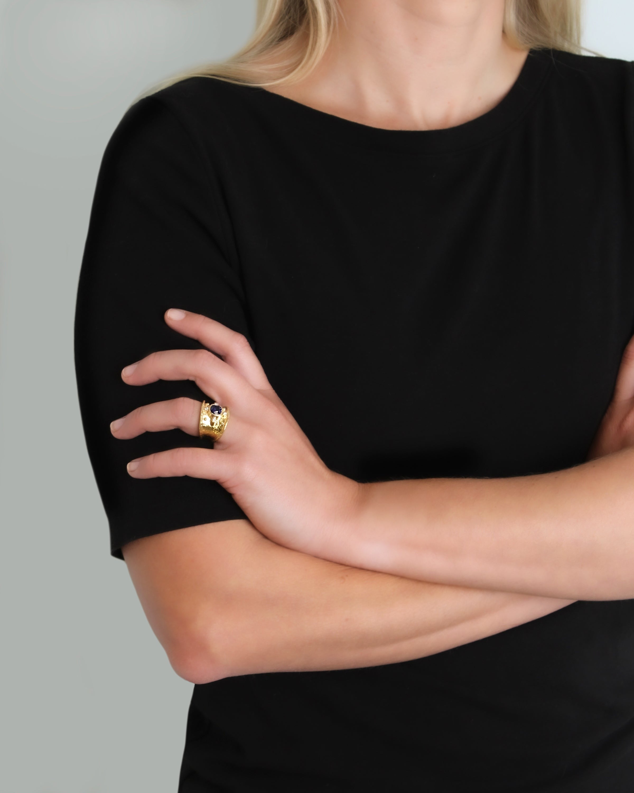 Elizabeth Locke Blue Sapphire & Diamond Cigar Band